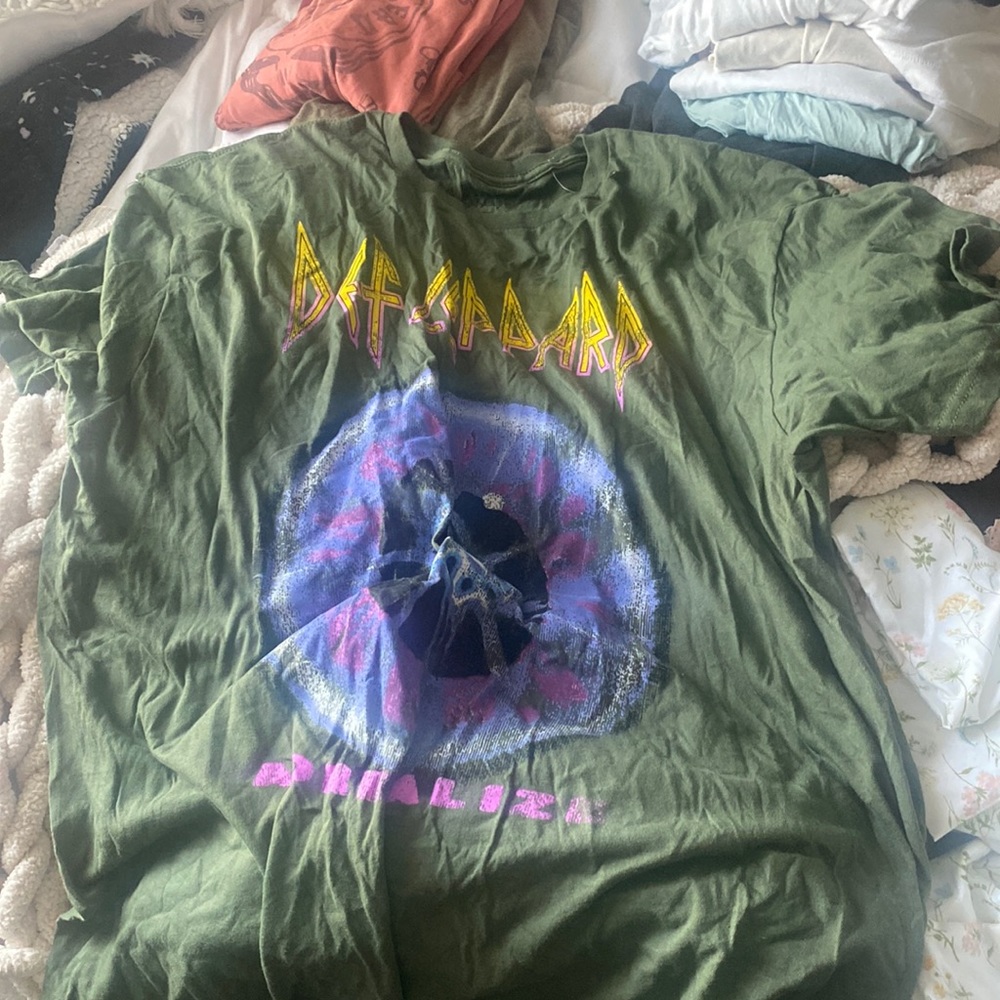 Def Leppard shirt